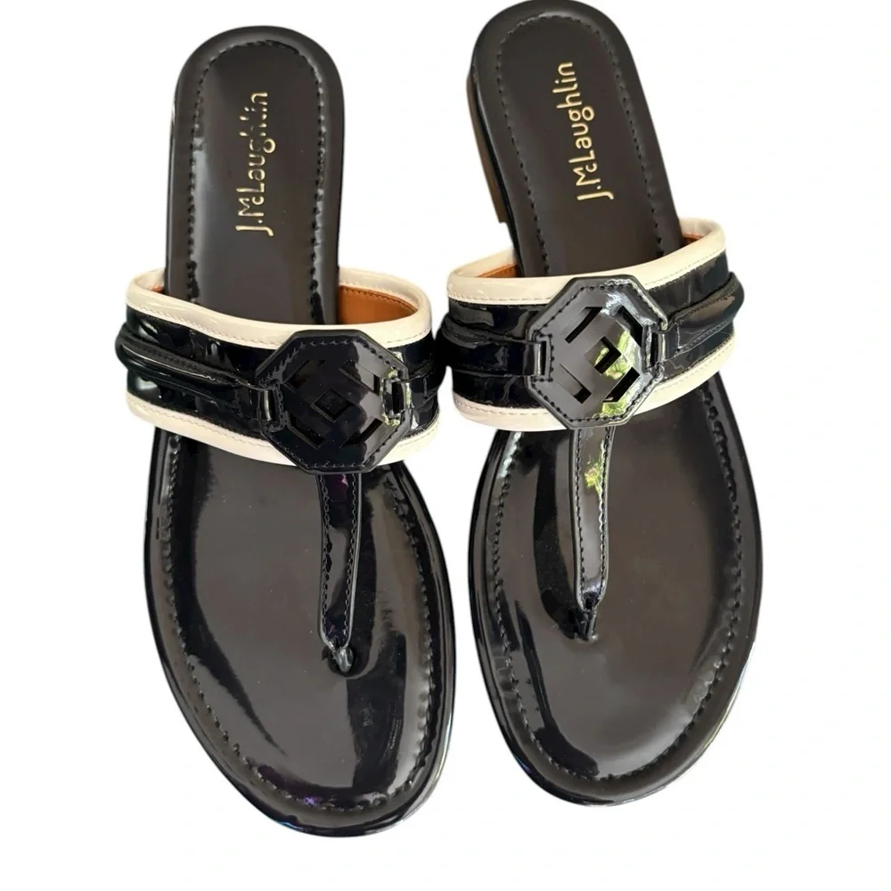 J. McLaughlin Faux Patent Leather Thong Sandal 8.5 Navy White Elevated Design